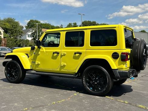 Used 2023 Jeep Wrangler Unlimited Sahara AWD/4WD image 4