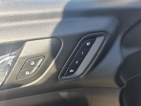 Used 2023 GMC Acadia Denali w/ Denali Technology Package image 10