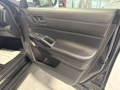 Used 2024 Nissan Pathfinder SV FWD image 34