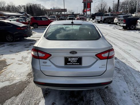 Used 2016 Ford Fusion SE w/ Equipment Group 202A image 2