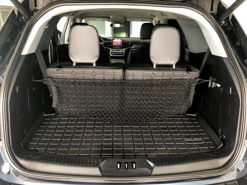 Used 2022 Ford Explorer XLT w/ Equipment Group 202A image 11