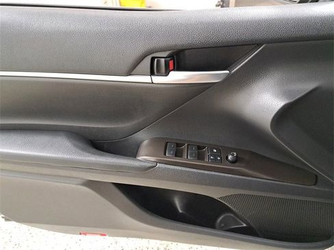 Used 2022 Toyota Camry LE image 21