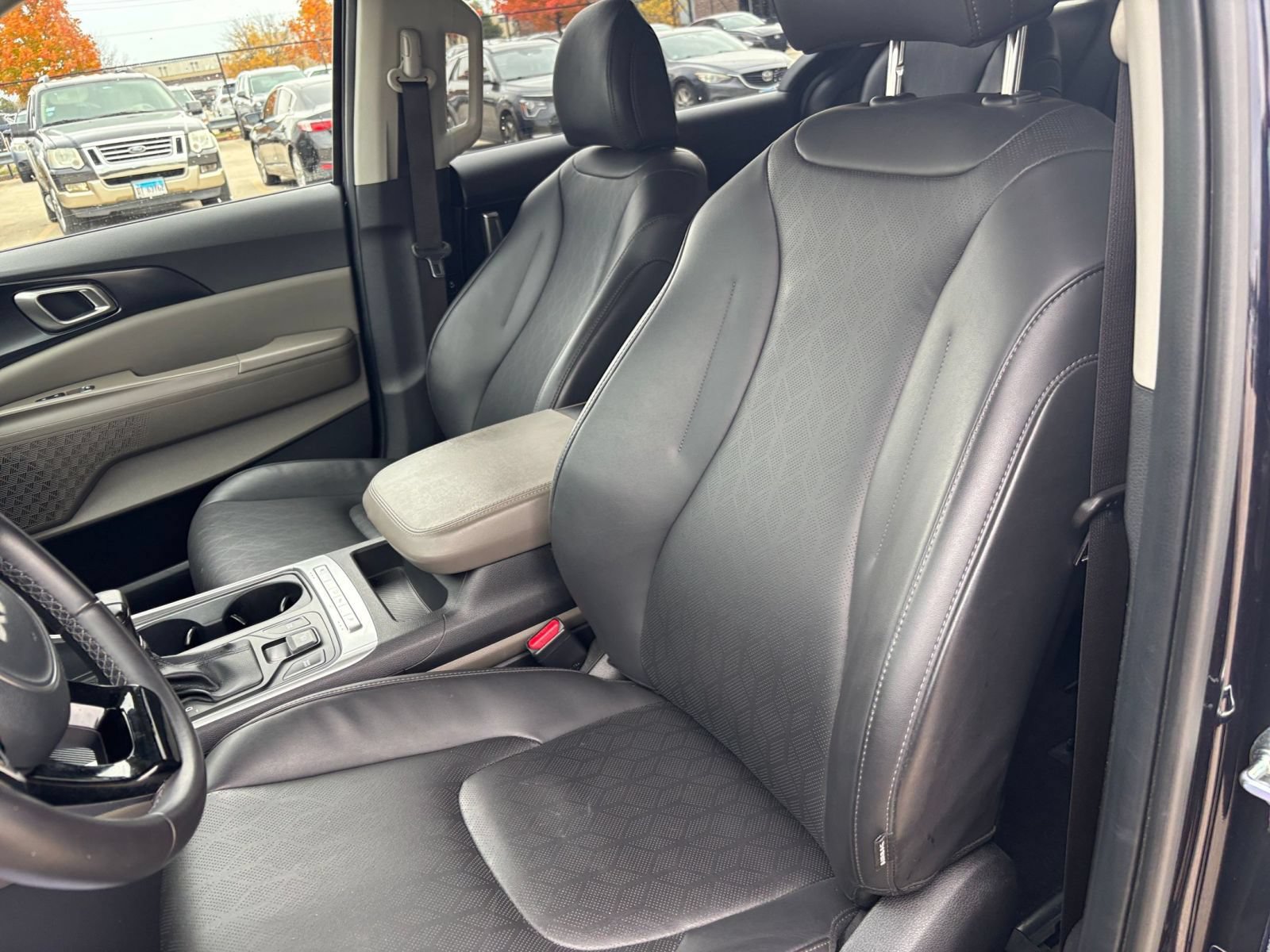 Used 2026 Kia Carnival FWD image 36