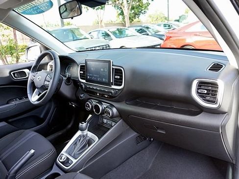 Certified 2026 Hyundai Venue SEL FWD image 10