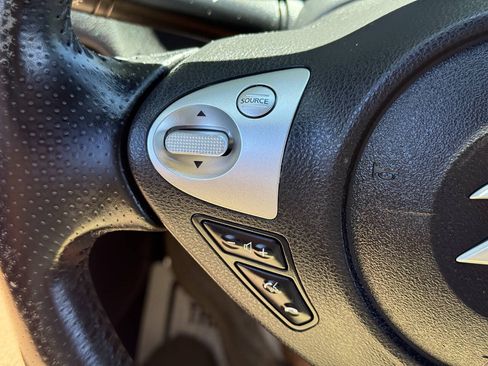 Used 2017 Nissan 370Z Coupe RWD image 22