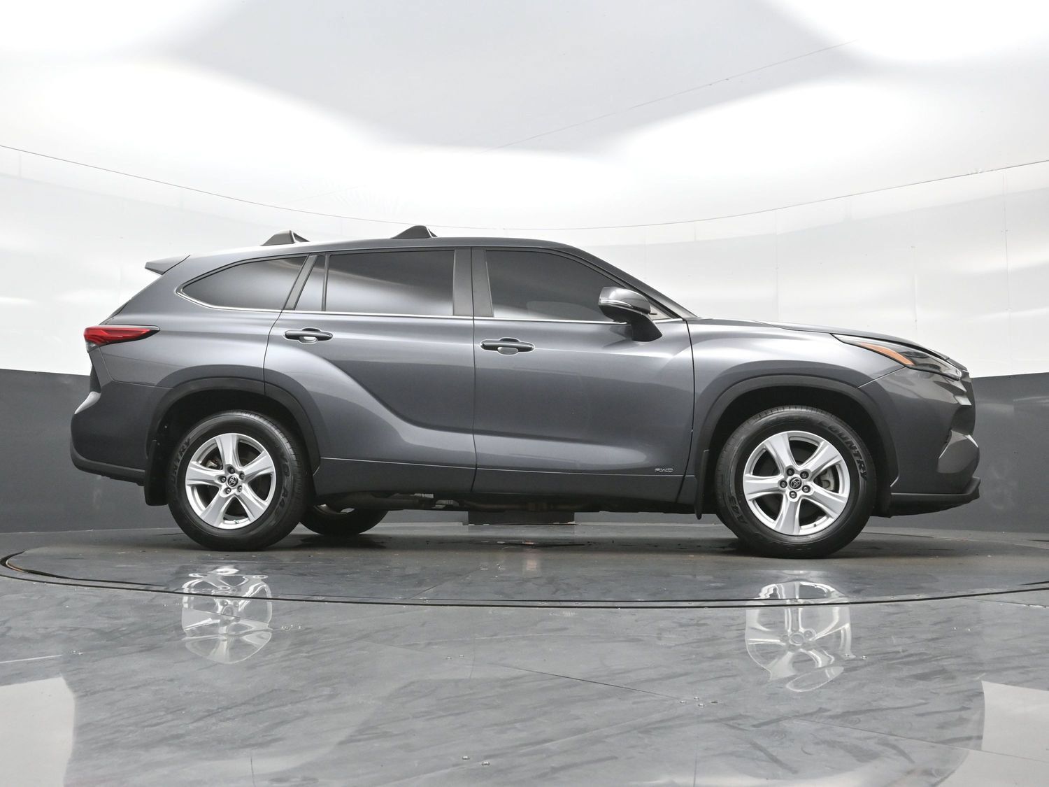 Used 2023 Toyota Highlander LE AWD/4WD image 33