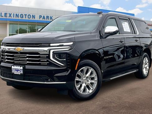 Used 2025 Chevrolet Suburban Premier image 12