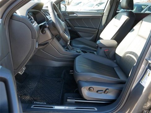 Certified 2024 Volkswagen Tiguan SE R-Line image 13