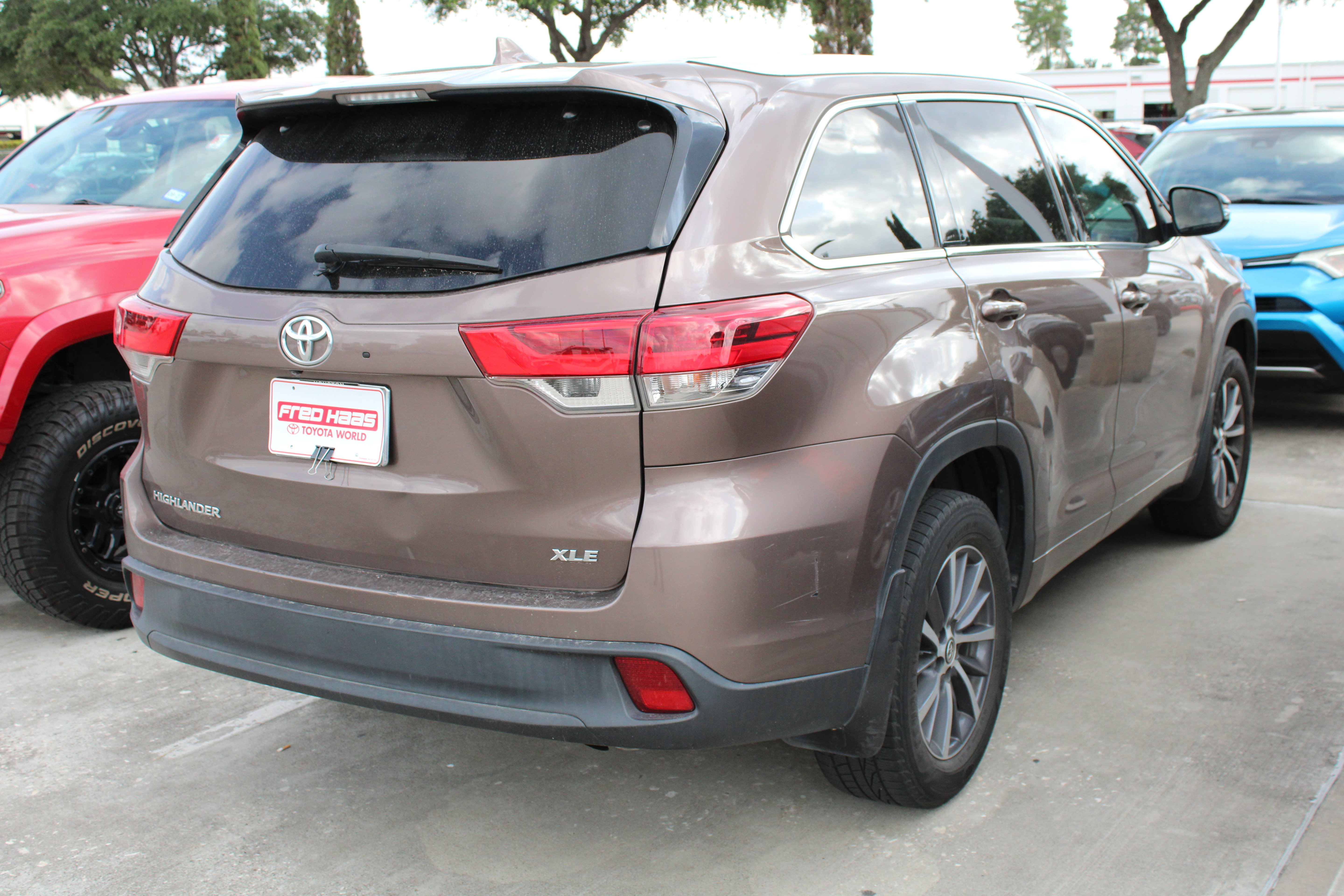 Used 2018 Toyota Highlander XLE FWD image 11