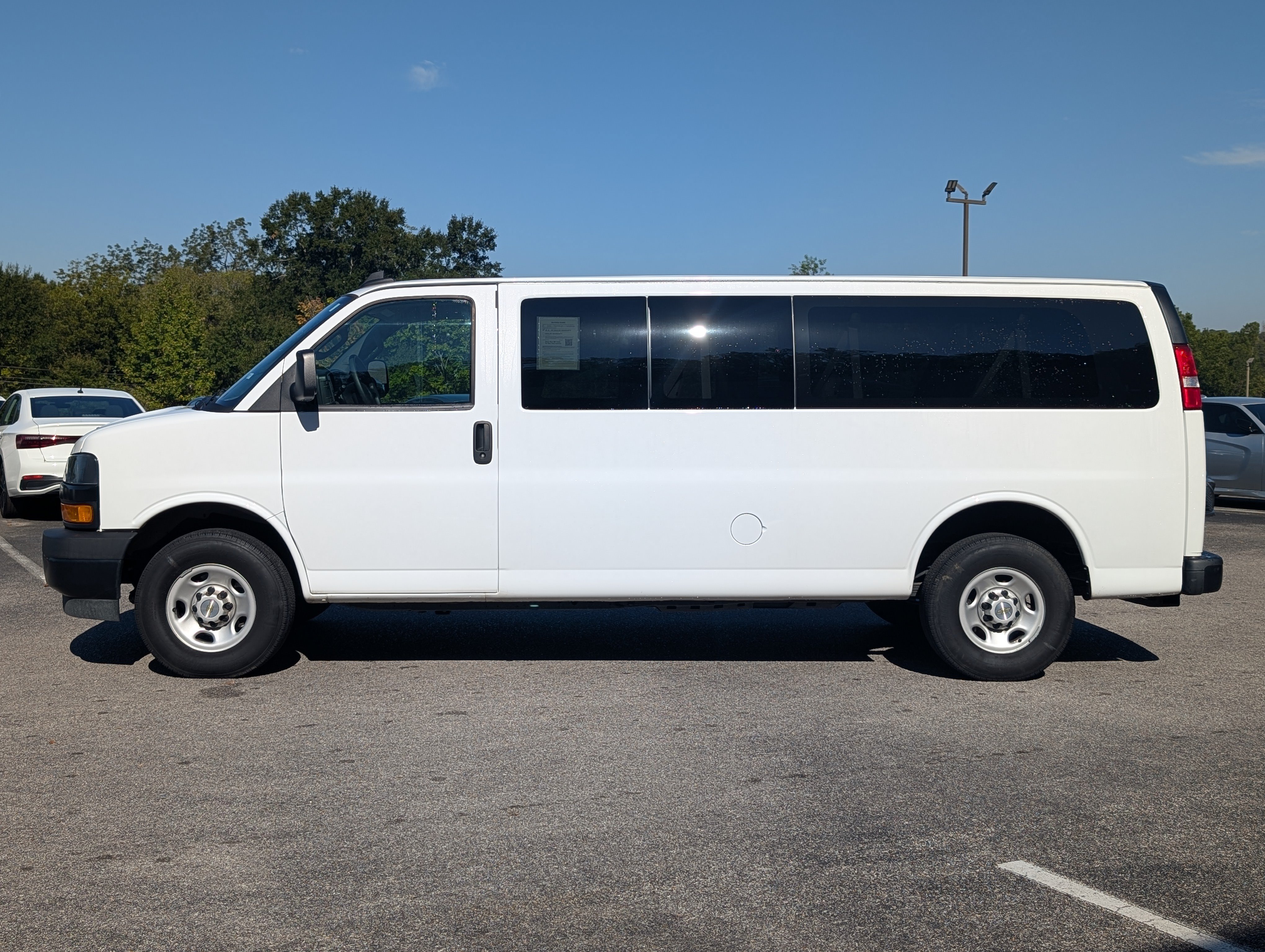 Used 2024 Chevrolet Express 3500 LS RWD image 6