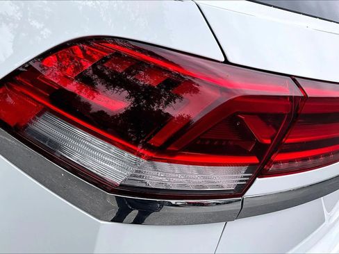 Used 2021 Volkswagen Atlas Cross Sport SEL Premium R-Line image 29