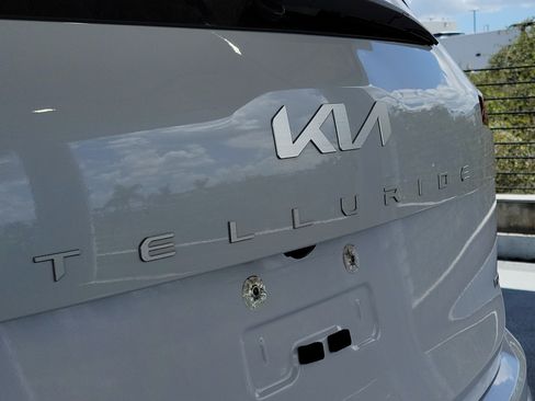 Used 2023 Kia Telluride LX AWD/4WD image 7