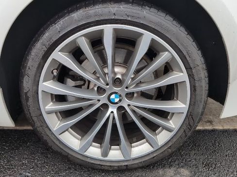 Used 2023 BMW 530i xDrive w/ Premium Package image 11