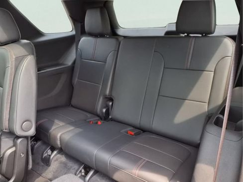 Used 2023 Chevrolet Traverse RS AWD/4WD image 23