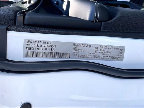 Used 2023 Jeep Grand Cherokee Laredo w/ Luxury Tech Group I AWD/4WD image 31