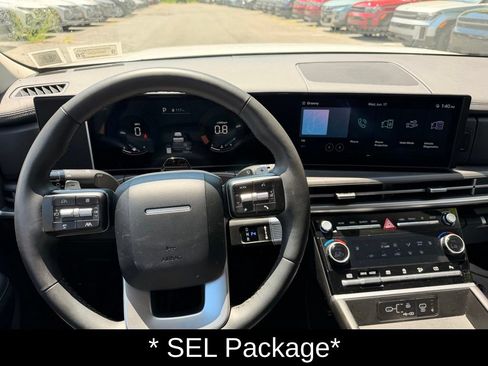 Used 2025 Hyundai Santa Fe SEL AWD/4WD image 12