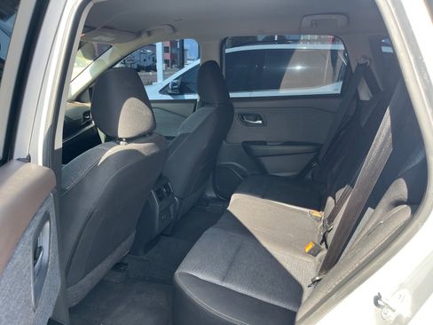 Used 2023 Nissan Rogue SV AWD/4WD image 9