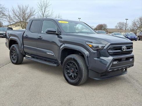 Used 2025 Toyota Tacoma SR5 image 25