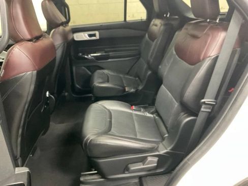 Used 2022 Ford Explorer Platinum w/ Equipment Group 601A AWD/4WD image 15
