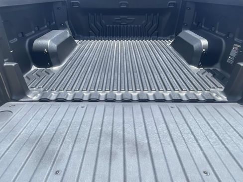 Used 2023 Chevrolet Silverado 1500 LT AWD/4WD image 8