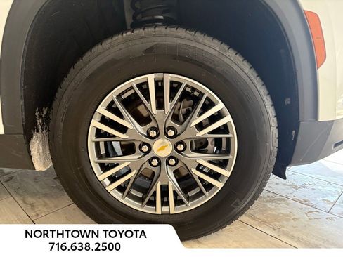 Used 2024 Chevrolet Traverse LT image 31
