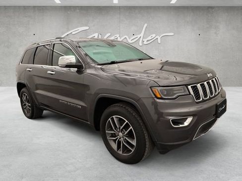 Used 2017 Jeep Grand Cherokee Limited w/ Luxury Group II image 2