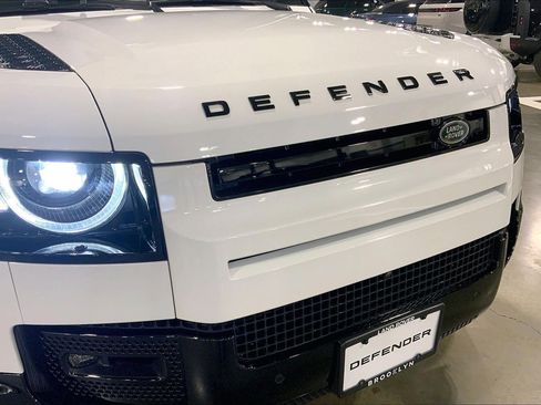 Used 2025 Land Rover Defender 130 X-Dynamic SE image 30