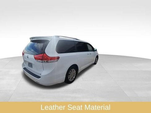 Used 2014 Toyota Sienna XLE image 25