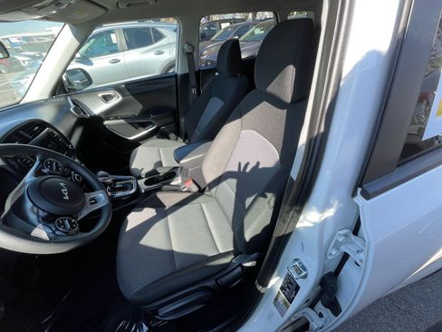 Used 2025 Kia Soul LX w/ LX Technology Package image 36
