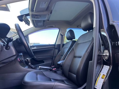 Used 2018 Volkswagen Golf SE image 14