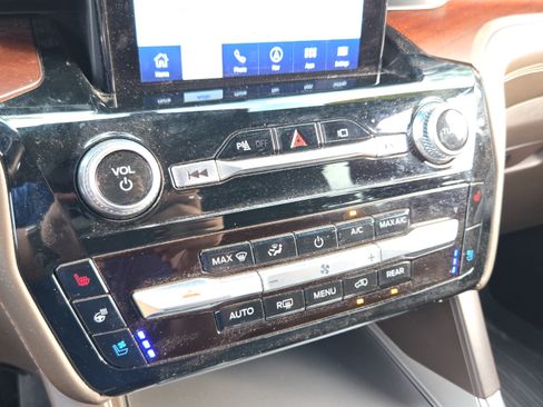 Used 2023 Ford Explorer King Ranch w/ Premium Technology Package AWD/4WD image 21