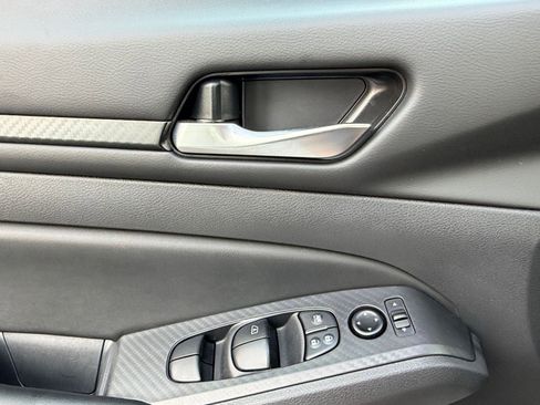 Used 2025 Nissan Altima 2.5 SV FWD image 18