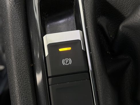 Used 2023 Volkswagen Tiguan SE w/ Panoramic Sunroof Package FWD image 30