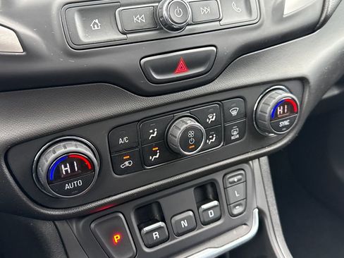 Used 2020 GMC Terrain SLE w/ Driver Convenience Package image 23