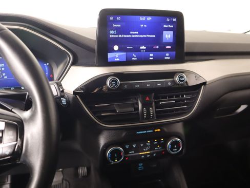 Used 2022 Ford Escape SEL w/ Technology Package image 5