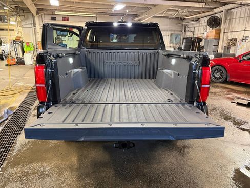 Used 2025 Toyota Tacoma TRD Off-Road image 18