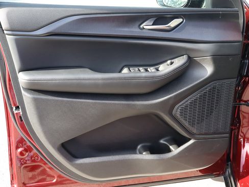 New 2025 Jeep Grand Cherokee L Altitude image 9