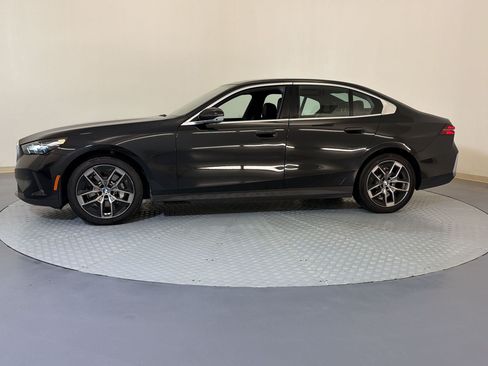 Used 2026 BMW 530i RWD image 2