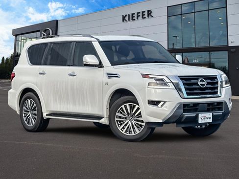 Used 2022 Nissan Armada SV w/ SV Appearance Package image 2