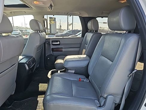 Used 2014 Toyota Sequoia Platinum image 10