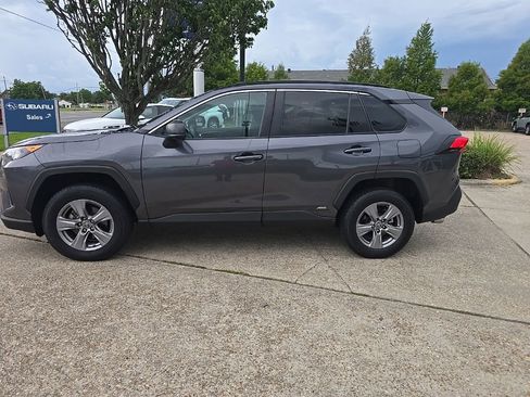 Used 2022 Toyota RAV4 LE AWD/4WD image 10