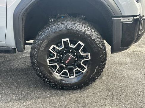Used 2025 GMC Sierra 2500 AT4X image 13