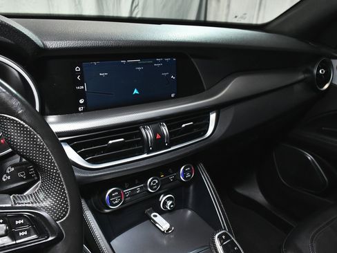 Used 2023 Alfa Romeo Stelvio Veloce image 41