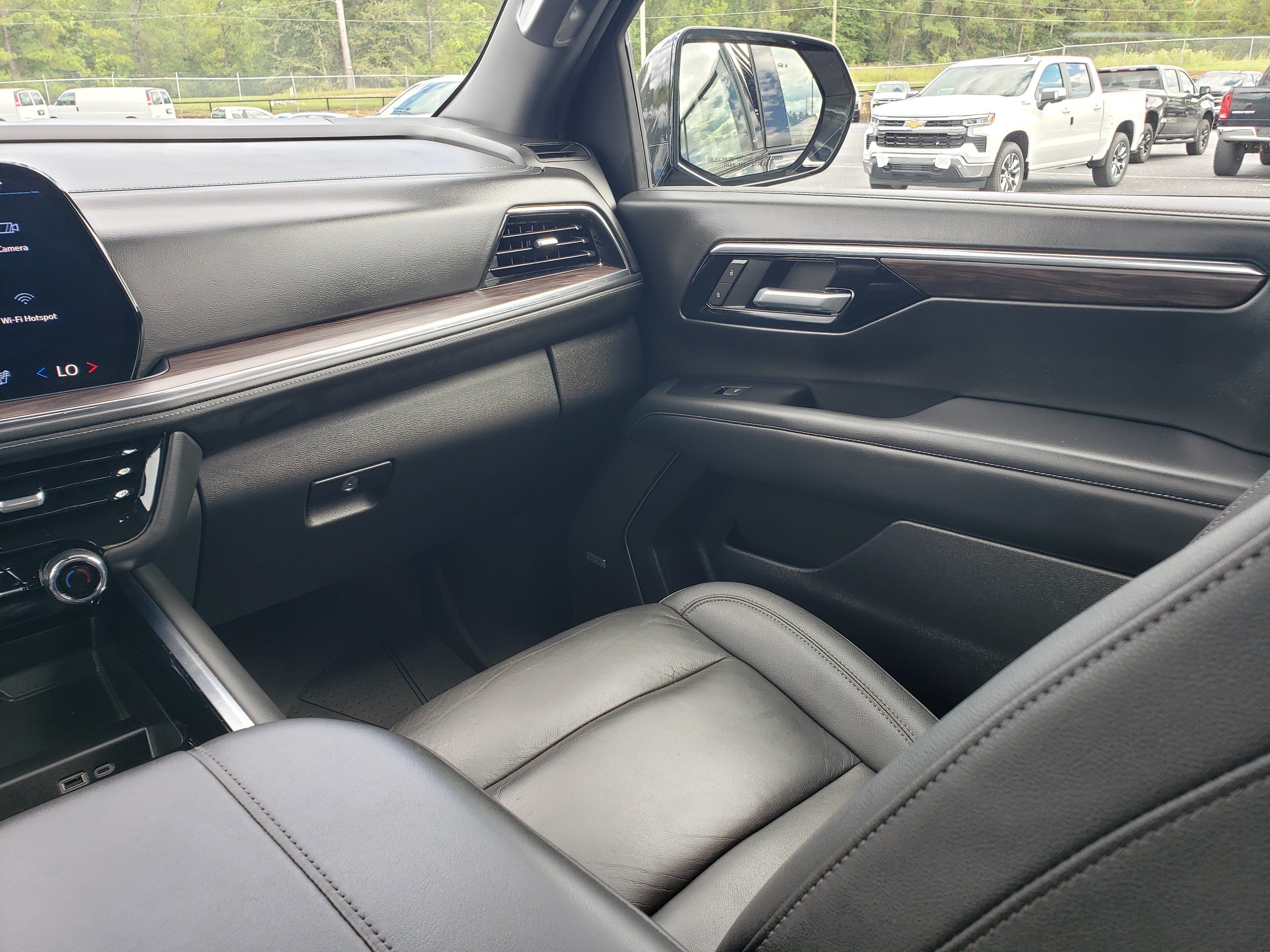Used 2025 Chevrolet Tahoe Z71 w/ Comfort Package AWD/4WD image 37