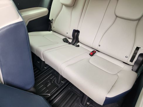 New 2026 Kia Carnival EX FWD image 23