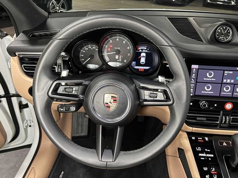 Used 2025 Porsche Macan AWD/4WD image 29