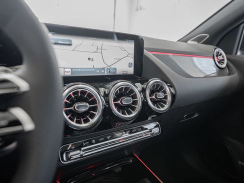 New 2025 Mercedes-Benz GLA 35 AMG 4MATIC image 33