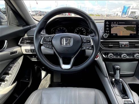 Used 2018 Honda Accord Touring image 10