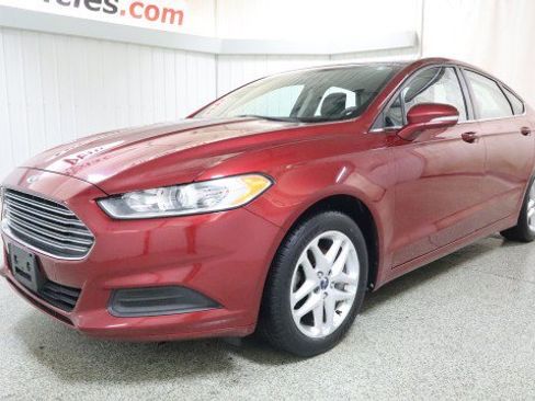 Used 2014 Ford Fusion SE image 2