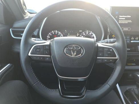 Used 2024 Toyota Highlander XSE image 16
